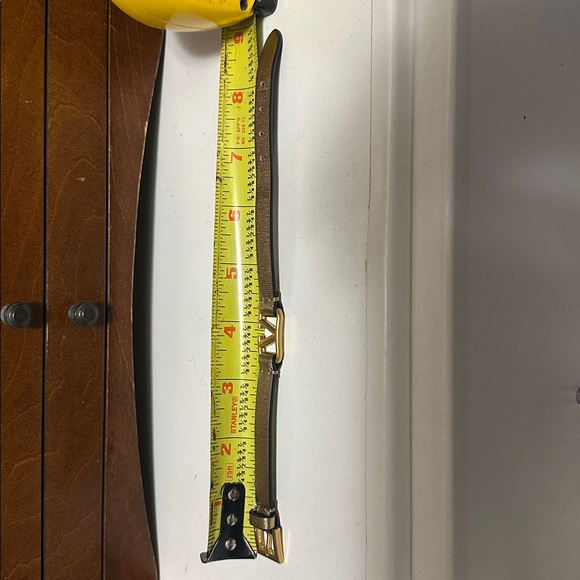 Valentino Gold Logo “V” bracelet w Bronze Leather Strap. - Picture 7 of 7